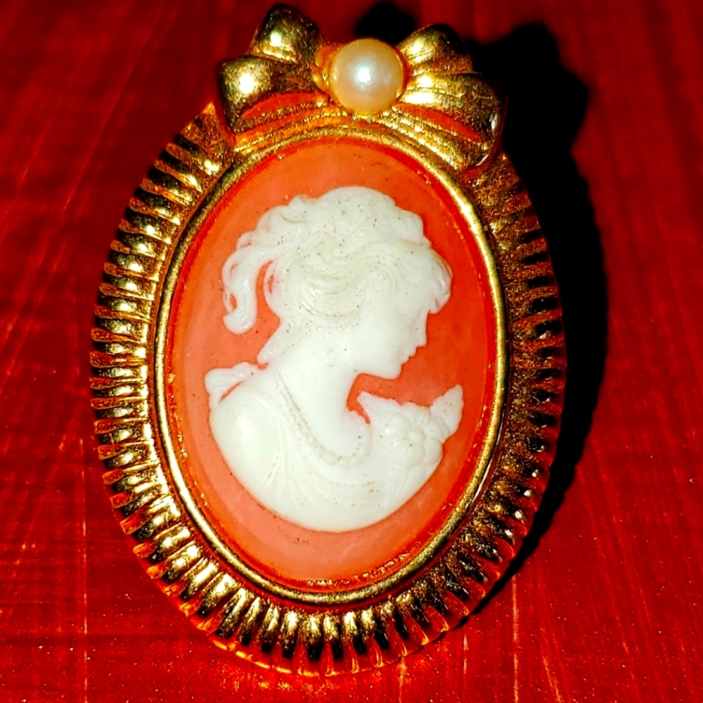 80s Brooch